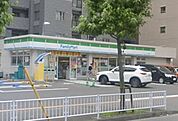 ファミリーマート 徒歩3分。 170m