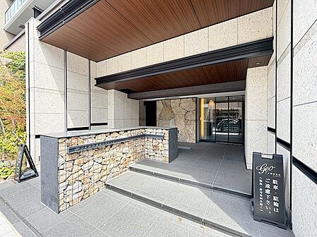 アプローチは、、池田城を思わせる石積を厳選
