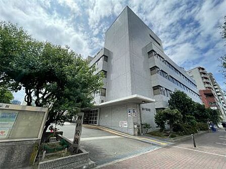 神戸税務署(277m)