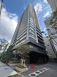 外観：2021年建築のタワーマンション「ローレルタワー御堂筋本町」