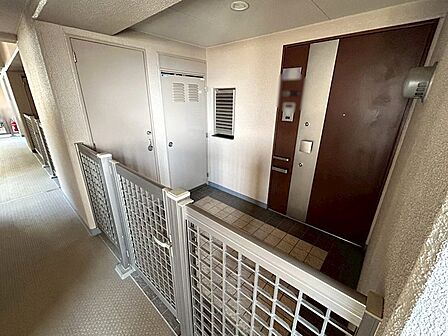 専用ポーチ付きでプライバシーに配慮された住戸です。