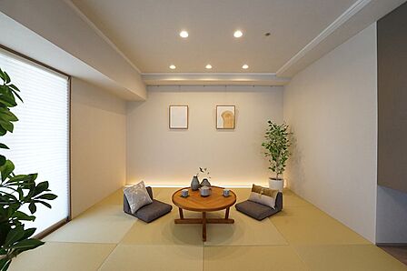洋の空間の中に設けた小上がりの和室が、住まいにやわらかな表情を添えます。腰掛けやすく、くつろぎの場としてはもちろん、来客時やお子さまの遊び場など、暮らし方に合わせて柔軟に活用できるのも魅力です。