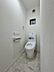 トイレ：快適に使用できる温水洗浄便座付のトイレです。