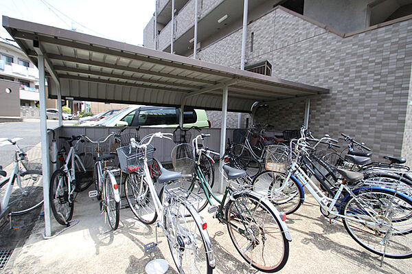 画像6:駐輪場です、みなさん自転車をよく使われるみたい