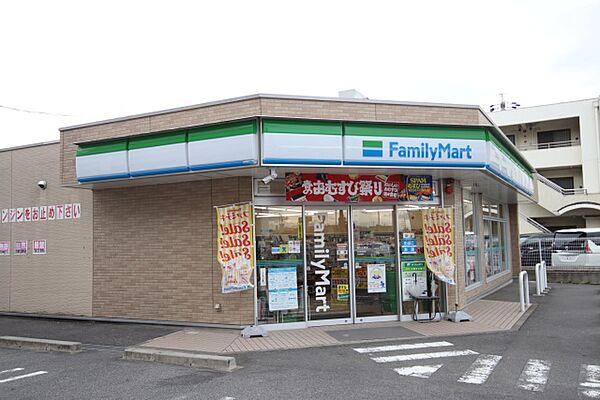 画像17:ファミリーマート　藤が丘南店