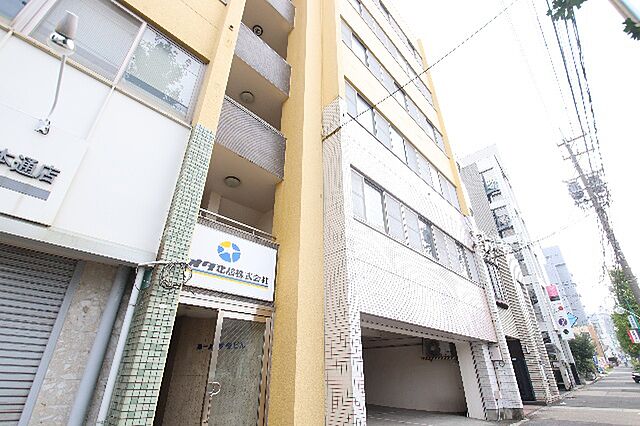 9 / 27