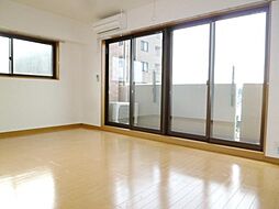 グランツモーデ 203 2階1LDKのリビング/ダイニング