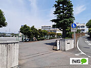 小学校「富士市立鷹岡小学校まで537m」