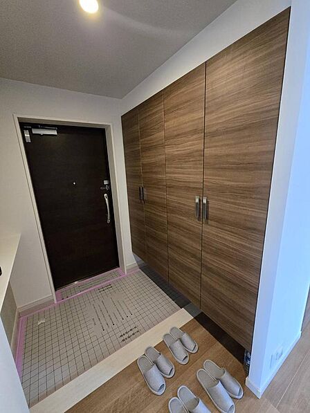 シューズボックス付きなので玄関をきれいに保てます☆靴が多い方も収納場所には困りません☆
