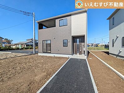 外観：【完成済み】落ち着いた色合いがおしゃれな飽きのこない外観！　ゆっくりご内覧いただけますのでぜひ一度現地をご覧ください！夢が膨らみます♪