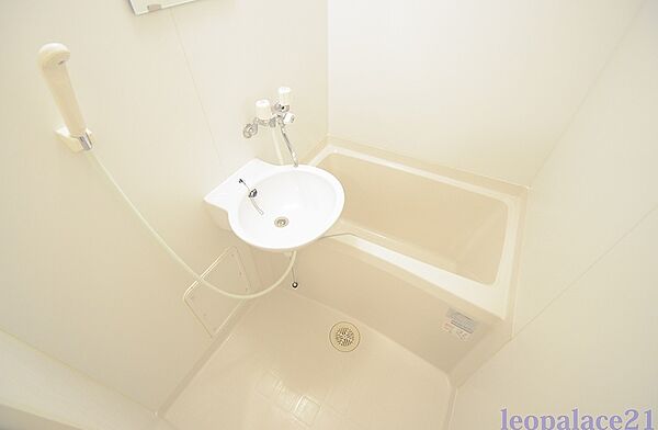 画像9:浴室換気乾燥機付き　同タイプ室内
