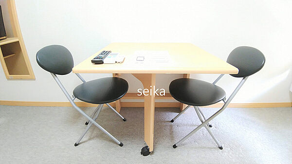画像18:折り畳み式テーブル・椅子付き
