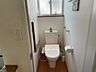 トイレ：トイレは２か所。２階のトイレですが、窓があるので明るいです。