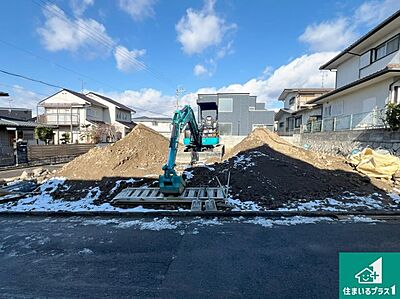 外観：周辺は落ち着いた街並みの住宅地！子育てがしやすい住環境です！まだ未完成ですが、現地でしかわからない事もございます。是非一度ご覧ください。