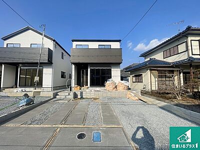 外観：周辺は落ち着いた街並みの住宅地！子育てがしやすい住環境です！まだ未完成ですが、現地でしかわからない事もございます。是非一度ご覧ください。