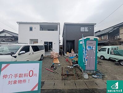 外観：周辺は落ち着いた街並みの住宅地！子育てがしやすい住環境です！まだ未完成ですが、現地でしかわからない事もございます。是非一度ご覧ください。