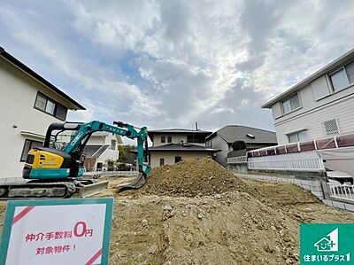 外観：周辺は落ち着いた街並みの住宅地！子育てがしやすい住環境です！まだ未完成ですが、現地でしかわからない事もございます。是非一度ご覧ください。