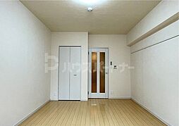 フローリッシュ 102 1階1Kのリビング/ダイニング