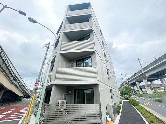 6 / 22