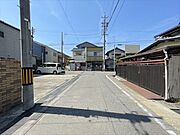●幅員約6m前面道路●車が余裕を持ってすれ違うことが出来る道幅。車の出し入れも余裕があります