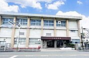 浄心中学校【教育目標】・個人の充実・適性の伸長・社会性の啓培【校訓】・健康で明るく・勤勉で楽しく・聡明で正しく【生徒心得】・礼儀・環境美化・学習 830m