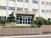 【名古屋市立若葉中学校】「誠−規律・勤勉・自主・友愛・協調−」を教育目標に掲げています。 740m