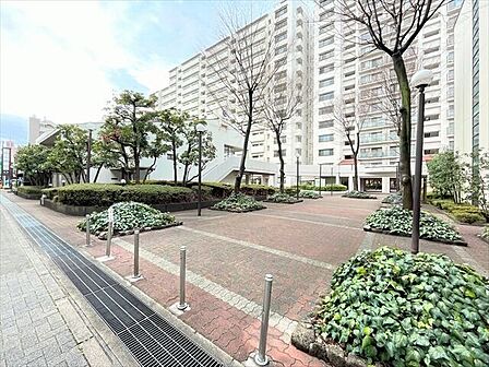 管理の行き届いた、住まいの顔となる共用部分。