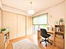 和室：4.5帖和室フローリングシートを敷いており、和室としてもお使いいただけます。※実際の写真に家具や調度品をCG合成したものです。（家具等は販売に含まれておりません）