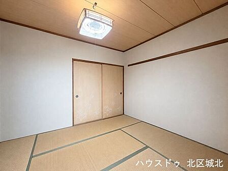 【6畳和室】落ち着いた雰囲気の和室。客間やくつろぎの空間として幅広く活用できます。※実際の写真をもとに家具等をCGで除去したものになります