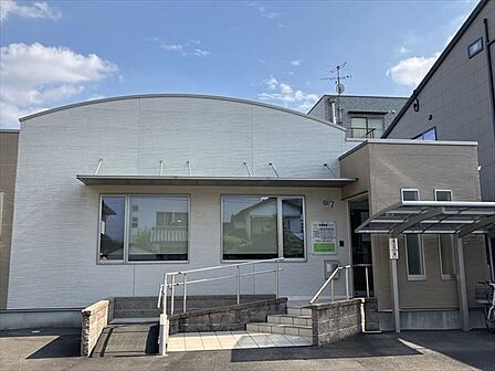 【いそべ歯科クリニック】歯科、小児歯科診療時間:9:00-12:30 14:30-18:30(土14:30-17:00)休診日:木曜、日曜、祝日 350m