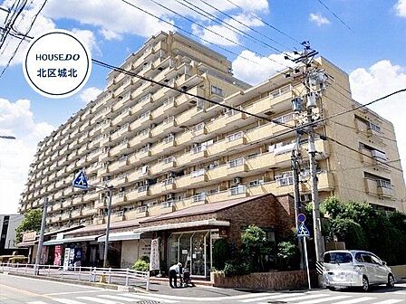 2023年6月リフォーム完了。うれしい専用庭付き。12階建てマンションの1階2LDK+Sです。「スギ薬局 城北店」まで徒歩2分と、お買い物に便利な立地です。