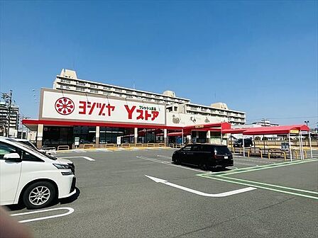 【ヨシヅヤYストア笹塚食品館】営業時間:9:00〜21:002021年4月にグランドオープン。安くておいしいパンコーナーにはイートインスペース(コンセント付き)があり、店内で飲食する事が出 470m