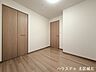 洋室：【5帖洋室】クローゼット付きお部屋。季節物の整理に便利で、使い勝手の良い洋室収納です。