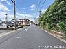 その他：【南側前面道路】幅員約7.9ｍ前面道路。街並みが開放的で圧迫感がありません。引っ越しトラックなど大きな車も余裕をもって通行することができます。
