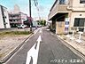 外観：南側幅員約3.9mの前面道路です。車1台が余裕を持って通れる道幅です。車はスピードを控えるので事故率の軽減や歩行者も安心して通行できます。