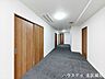 リビング/ダイニング：購入時の写真です。こちらから3つの居室に出入りできる振り分けタイプです。