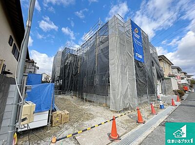 外観：周辺は落ち着いた街並みの住宅地！子育てがしやすい住環境です！まだ未完成ですが、現地でしかわからない事もございます。是非一度ご覧ください。