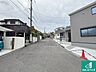 その他：周辺は閑静な住宅街！前面道路広々で車の出し入れも便利です。駐車が苦手な方でも安心して車庫入れできます！