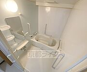 鏡の付いたお風呂です