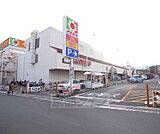 イズミヤ 長岡店まで250m 食料品から衣服まで品揃えがいいです。