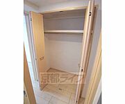 通路部分の収納です