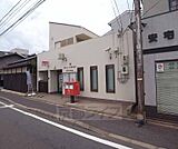 京都山ノ内郵便局まで81m 京福山ノ内駅の直ぐ近くでございます。三条通沿いです。