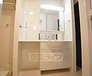 明るい洗面台ですね。