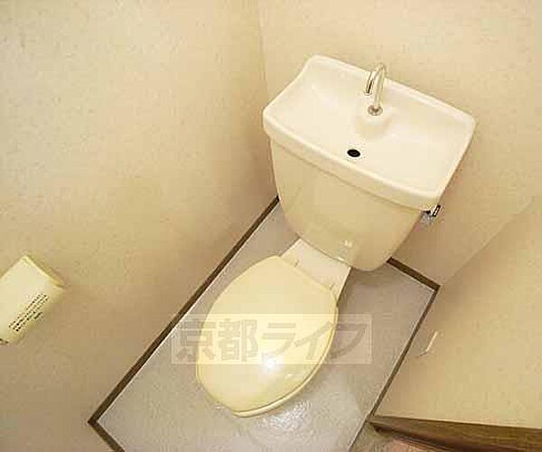 画像12:清潔感のある洋式トイレ。