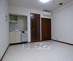 京都市営烏丸線 丸太町駅 徒歩7分の賃貸マンション 1階ワンルームのリビング/ダイニング