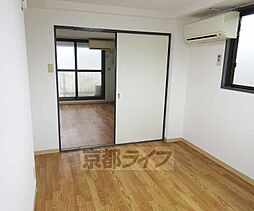 京都地下鉄東西線 石田駅 徒歩9分の賃貸マンション 4階1DKのリビング/ダイニング