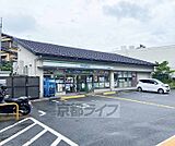 ファミリーマート　妙心寺駅前店まで624m 京福妙心寺駅のすぐ近くにございます。