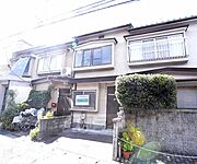 2階建ての貸家です。