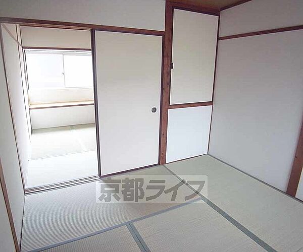 落ち着く畳のお部屋です