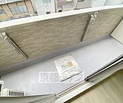 南向きバルコニーです。前面道路で日当たり良いです。